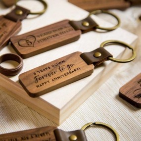 Houten sleutelhangers voor bedrijven | bedrukken vanaf ...