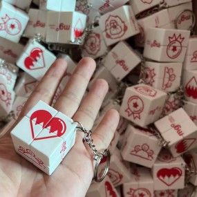 Kubus sleutelhanger met logo | gepersonaliseerd relatie...